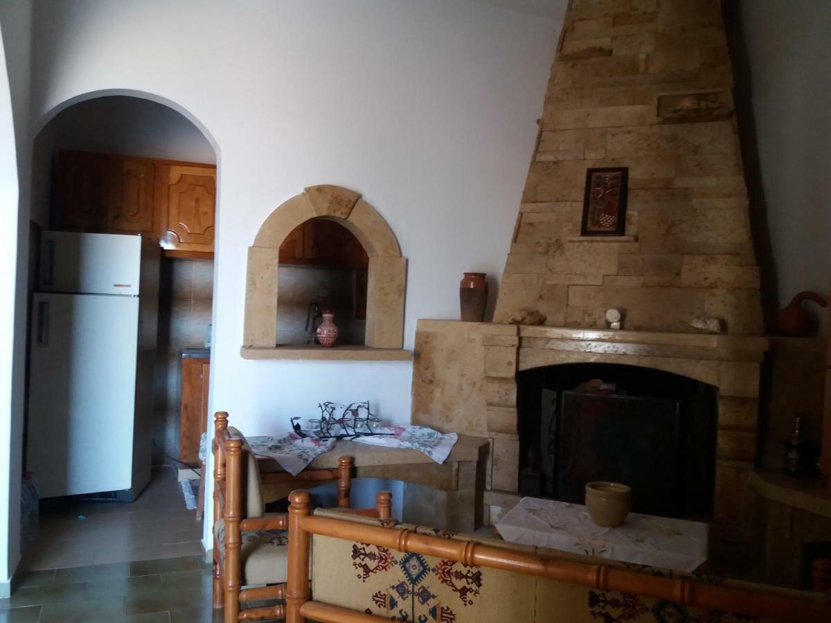 Papadiokampos Maissonete Roussa Limni Buitenkant foto
